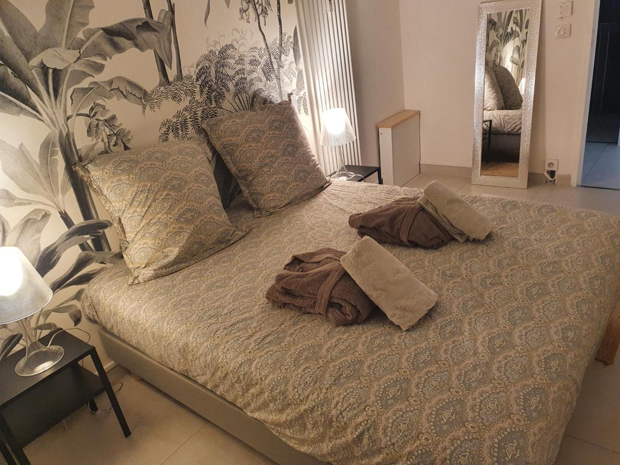 Californie, Winter Palace, A 2 Pas De La Rue D'antibes Et Des Plages De La Croisette Cannes